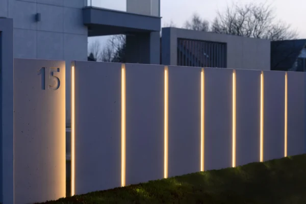 12-6.webp Mur ogrodzeniowy z betonu architektonicznego LAMPA LED
