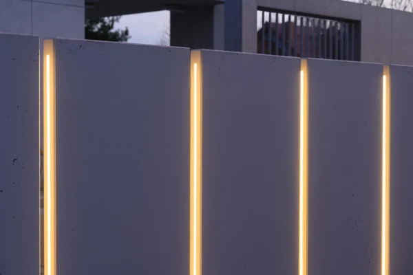 12-7.webp Mur ogrodzeniowy z betonu architektonicznego LAMPA LED